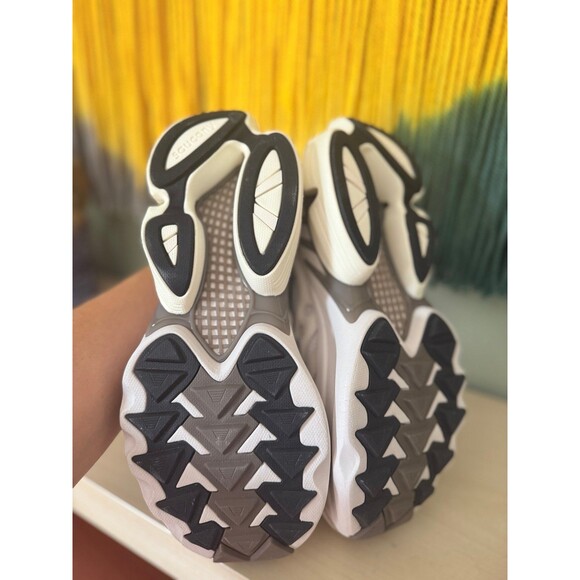 Athletic_Shoes